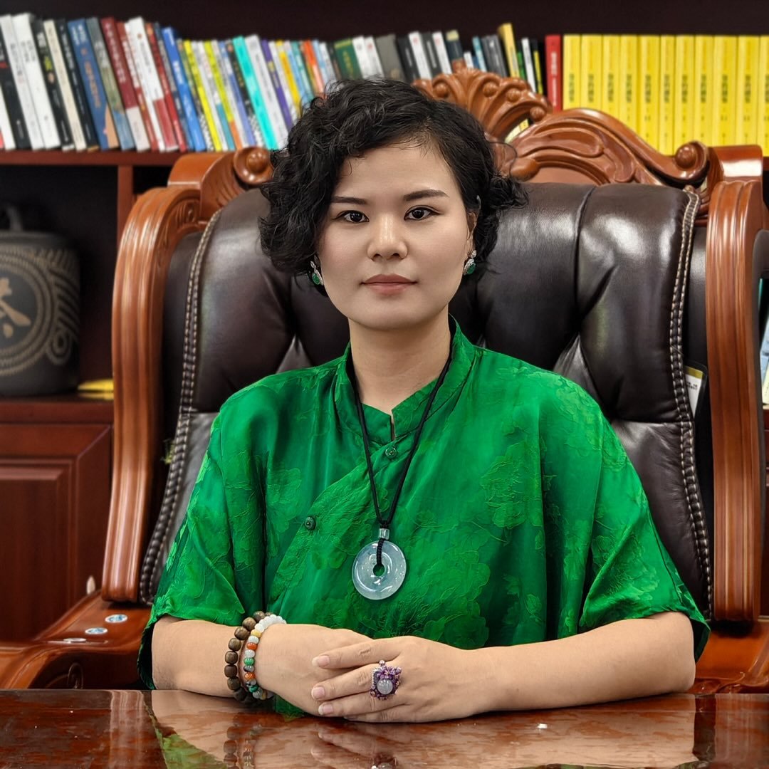 翡翠顾问人物宣传图